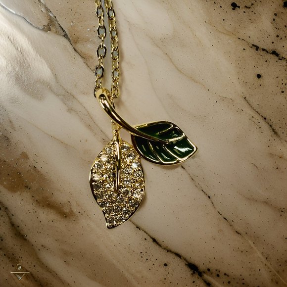 Gold 0.5 ct Zircon Relief Sprout Pendant Necklace - Picture 8 of 17